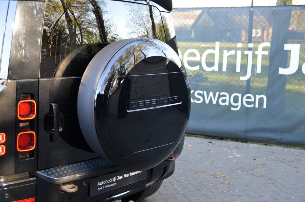 Land Rover Defender 3.0 D300