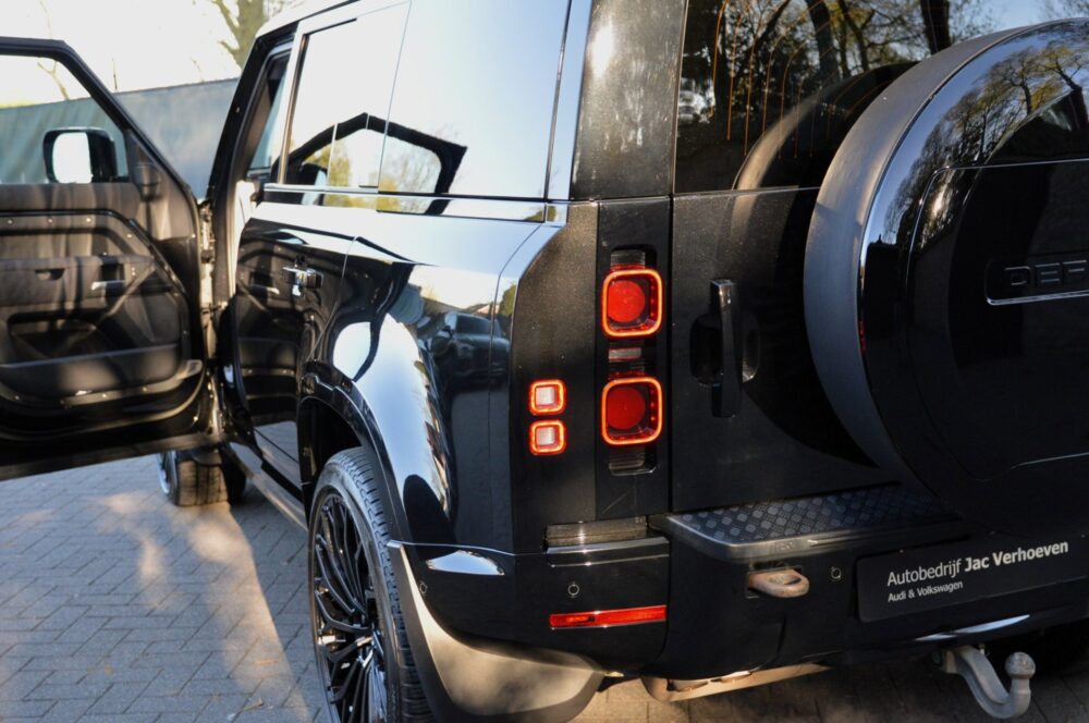 Land Rover Defender 3.0 D300
