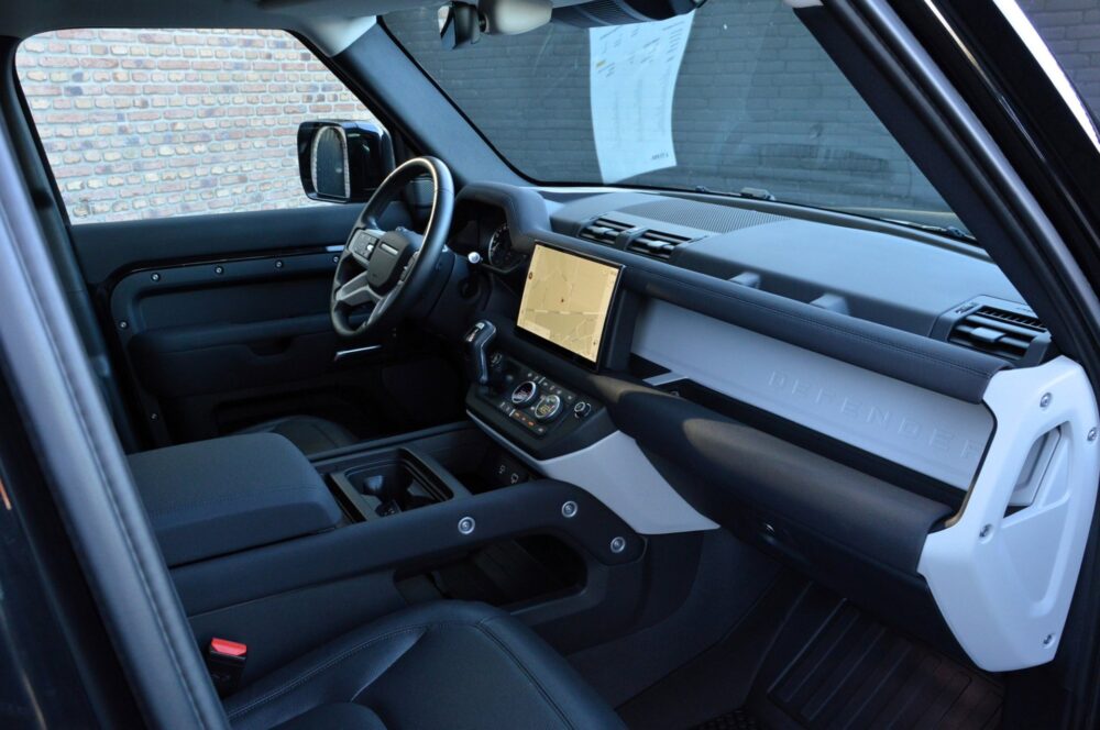 Land Rover Defender 3.0 D300