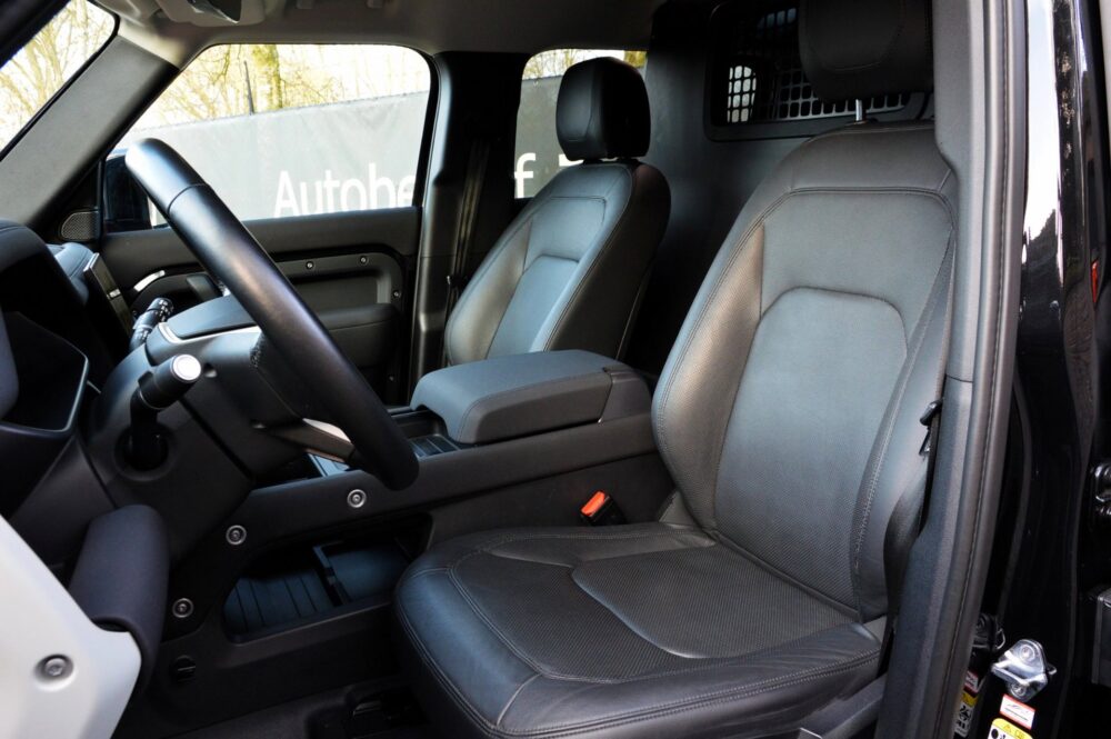 Land Rover Defender 3.0 D300