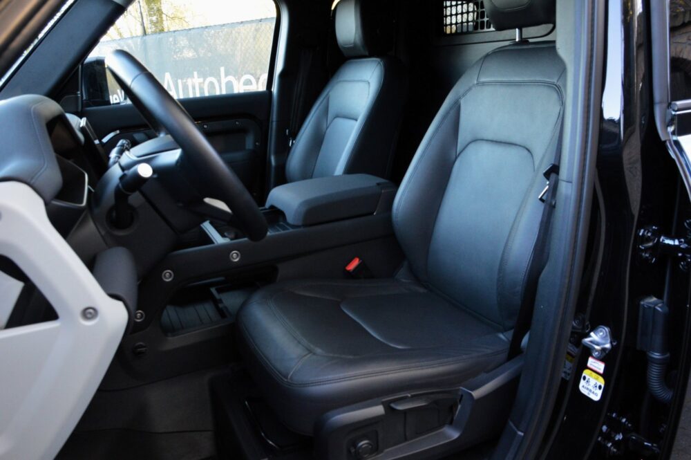 Land Rover Defender 3.0 D300