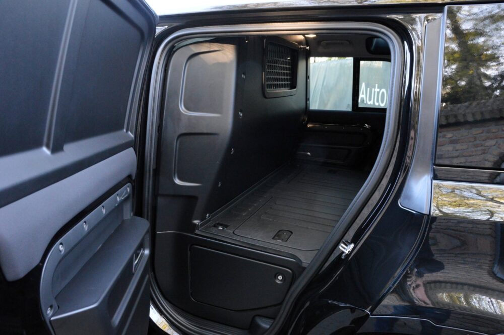 Land Rover Defender 3.0 D300