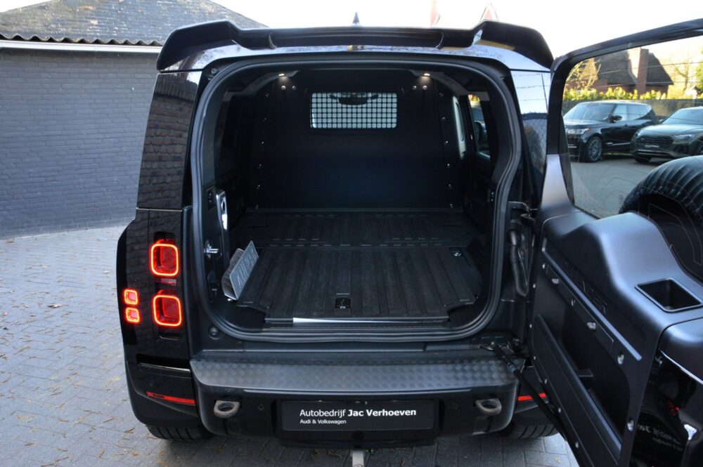 Land Rover Defender 3.0 D300