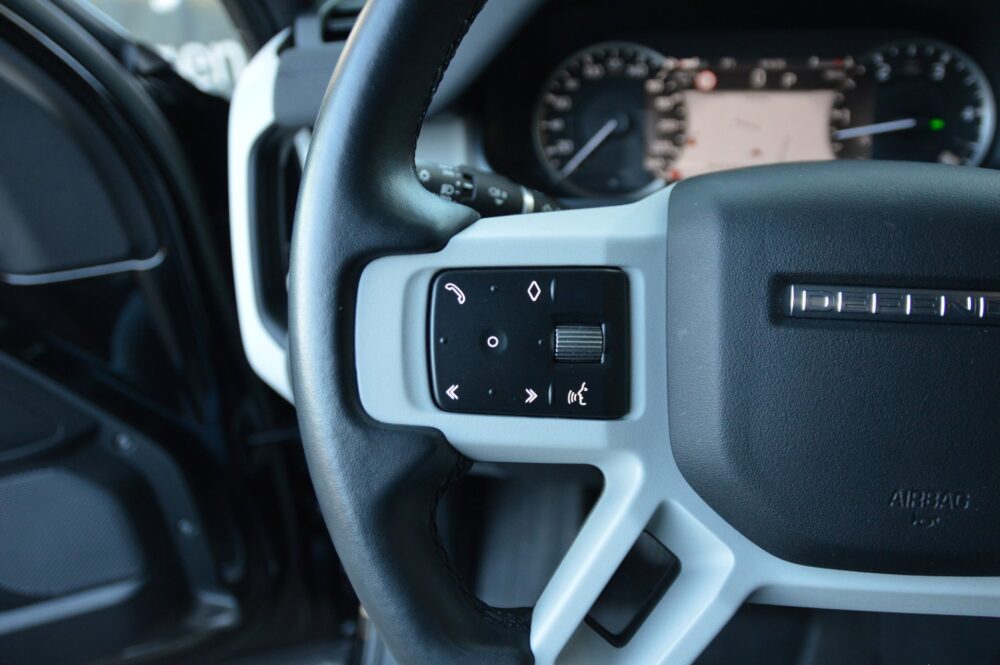 Land Rover Defender 3.0 D300