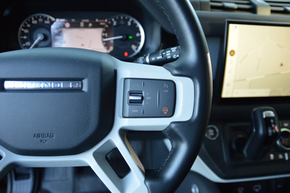 Land Rover Defender 3.0 D300