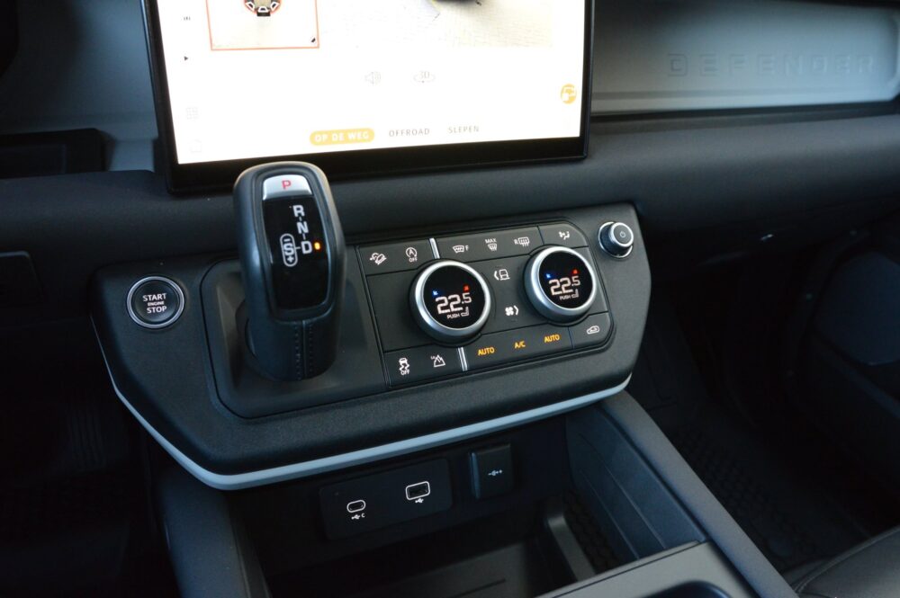 Land Rover Defender 3.0 D300