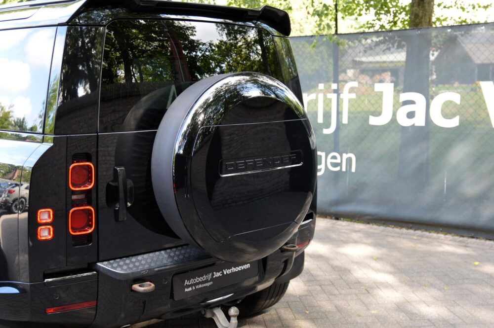 Land Rover Defender 3.0 D300 110