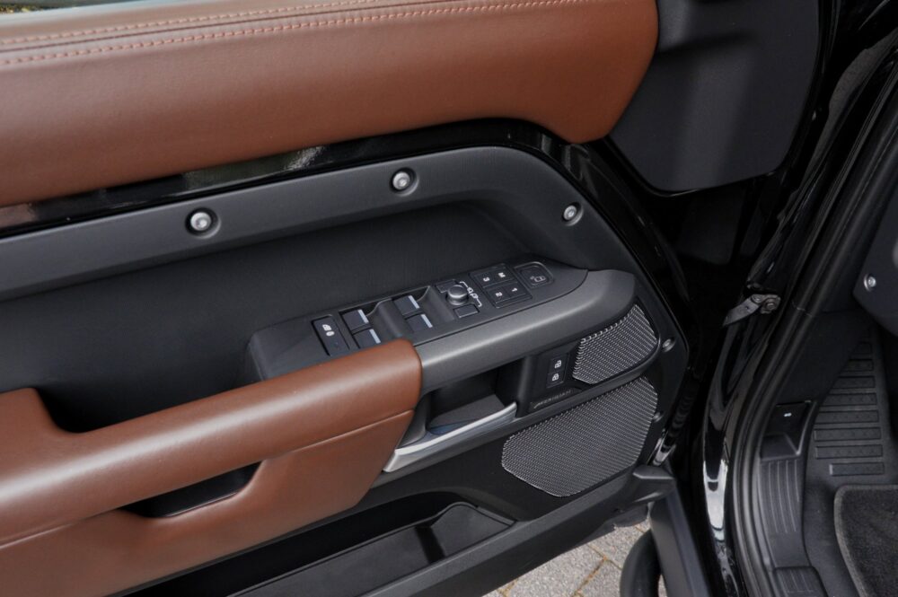 Land Rover Defender 110 P400e
