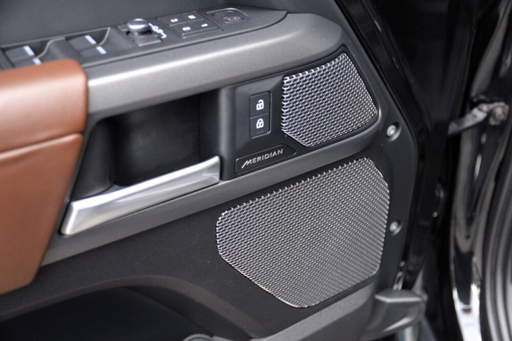 Land Rover Defender 110 P400e