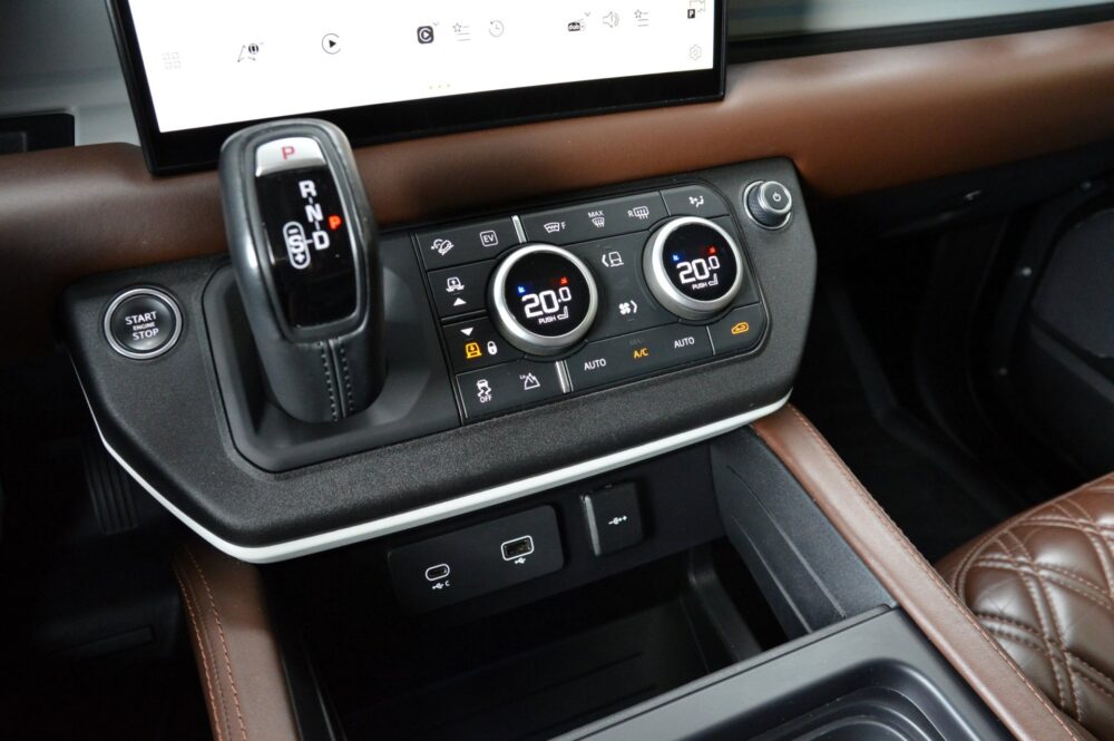 Land Rover Defender 110 P400e