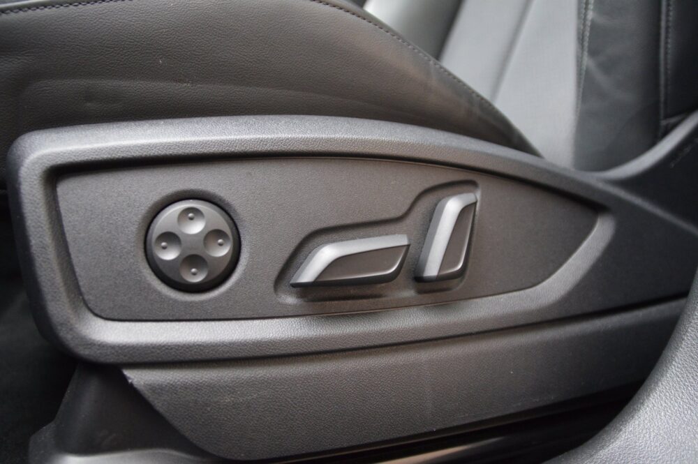 57084893-audi-q5-50-tfsi-e-2023