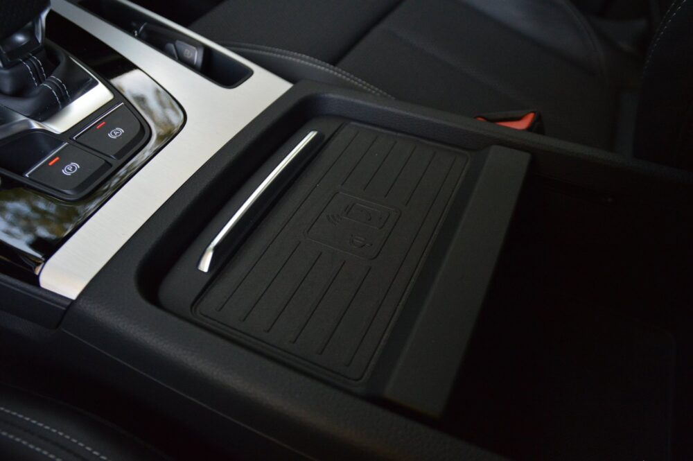 57446942-audi-q5-50-tfsi-e-2023